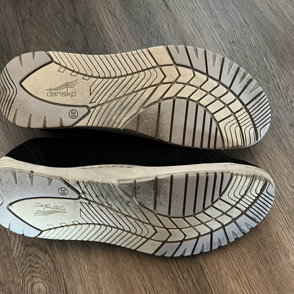 Dansko sneakers! In great shape, practically brand new in box! - Picture 3 of 4